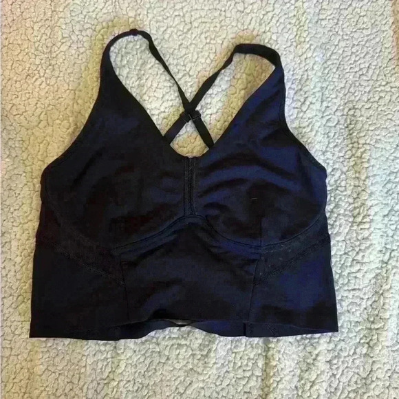 Size 4 lululemon bra, light support - Picture 6 of 7